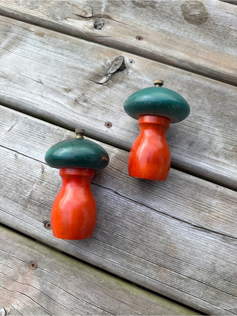 Vintage Japan Wood Pepper Mills Pair MCM Mushroom Green Orange Grinder 5"